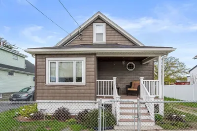 22 Davis St