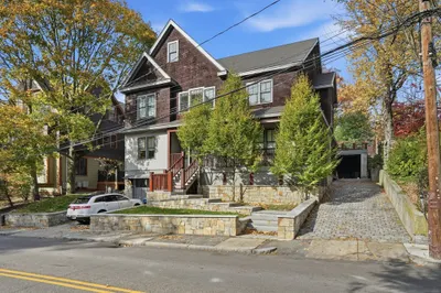 24 Sigourney St #2 1
