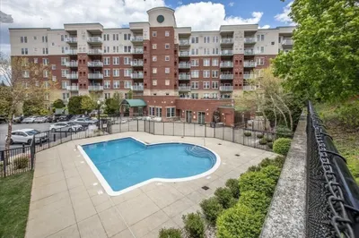 38 Village Rd #306 1