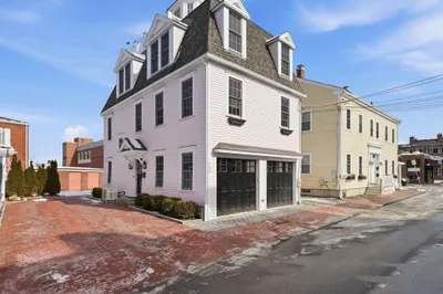102 Pleasant St #102 1