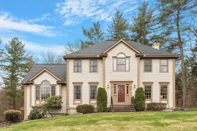 124 Colonial Ave 1
