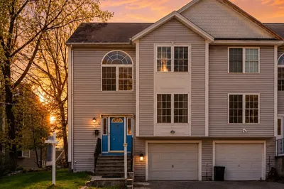 12 Hyannis Place