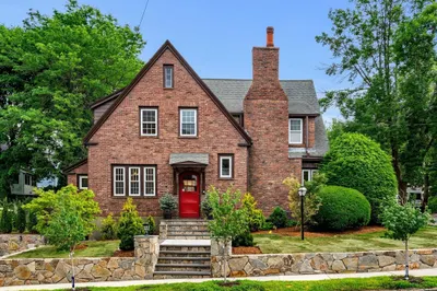 146 Fairview Ave