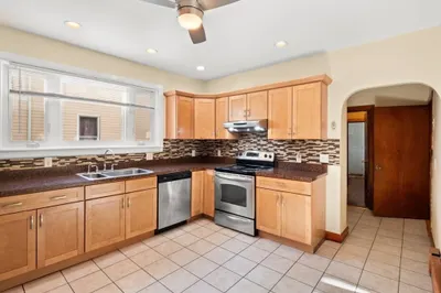 492 Metropolitan Ave