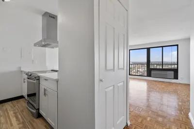 1105 Massachusetts Ave #12C
