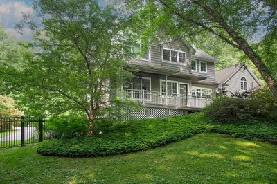 25 Hawthorne Ter 1