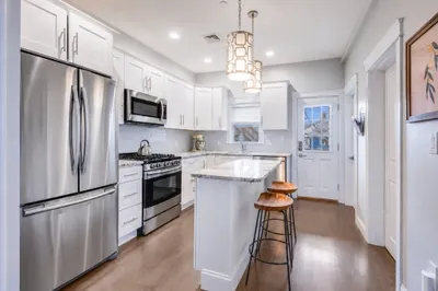 21 Whitney Ave #2R
