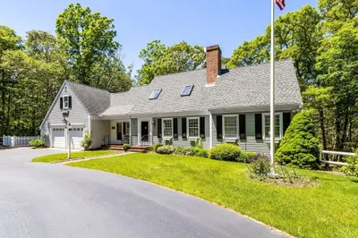 84 Paddock Way 1
