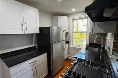 29 Humphreys St #2F