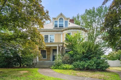 235 Mount Auburn St 1