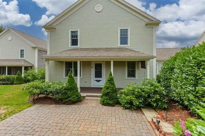 56 Carriage Shop Rd #4
