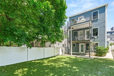30 Middle St #1