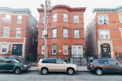 64 Charles St #1 1