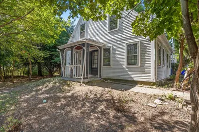 16 Howe St