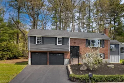 12 Ivanhoe Dr 1