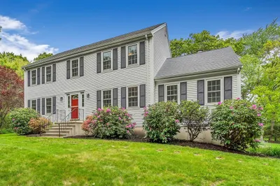 5 Lost Hill Dr