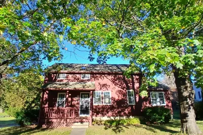 1076 Hill Street 1