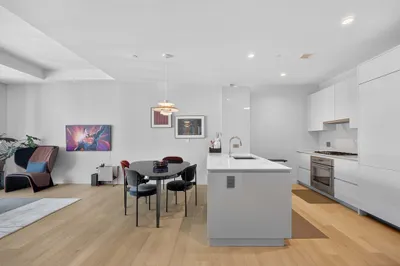 135 Seaport Blvd #2001 1