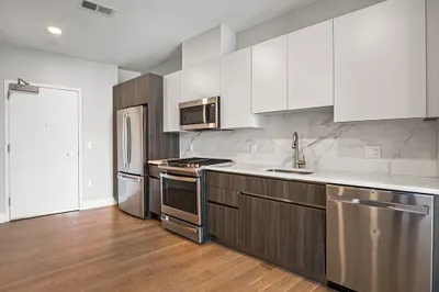 9 Central St #305