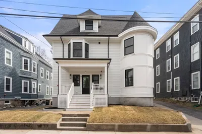 26 Adelaide Street #1