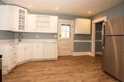 1121 Commercial Street #3