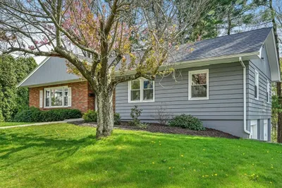 1 Hickory Ln