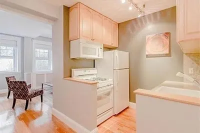 2001 Commonwealth Ave #2