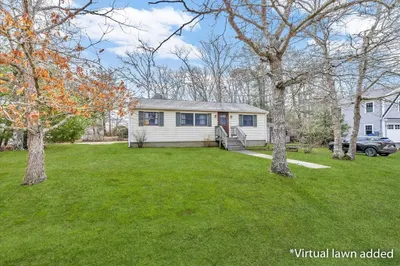 104 Edgewater Dr W Dr