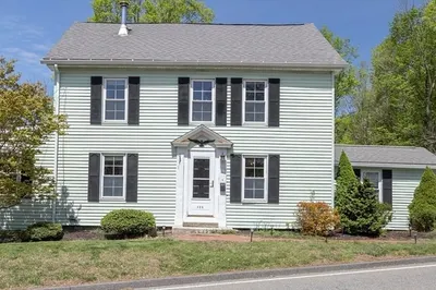 406 Pakachoag St 1