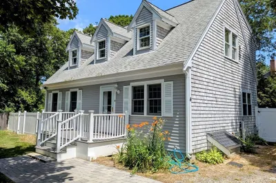 4 Old Colony Way 1