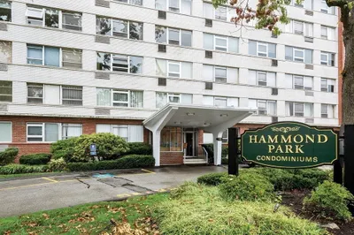 10 Hammond Pond Pkwy #502 1