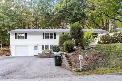 62 Wendell Rd 1