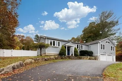 242 Hedges Pond Rd 1