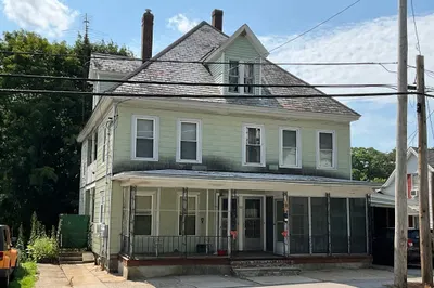 98 Manning St