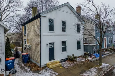24 Middle St