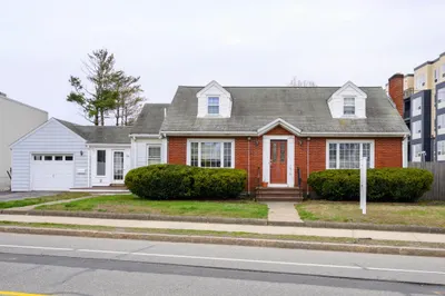 291 Centre St 1