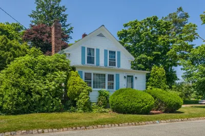10 Pleasant St