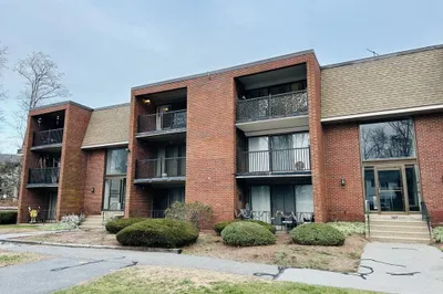 267 Lake St #3 1