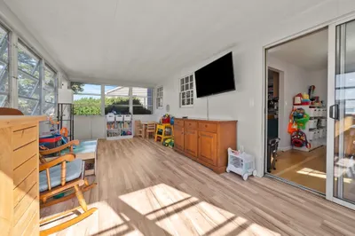 18 Thompson Ln 1