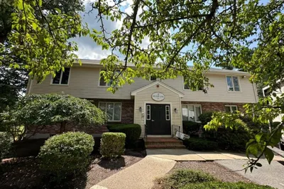 2 Hilltop Ln #4 1