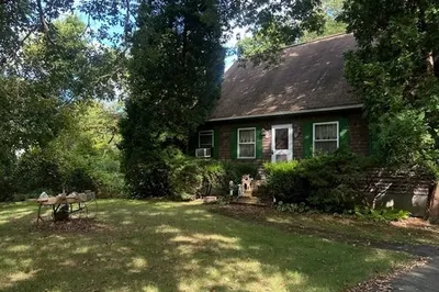 19 Burt St