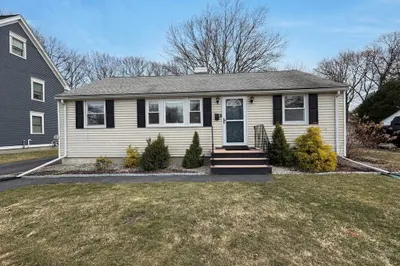 125 Burnham Rd