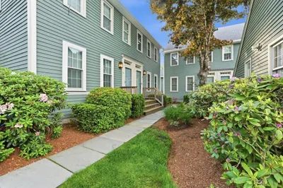 63 Brookdale Cir #63 1
