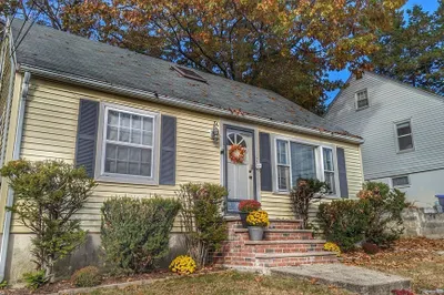 7 Laurel Avenue