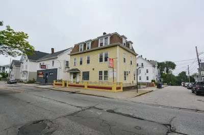 534 Lonsdale Ave 1