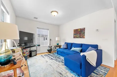 386 Franklin Street #2