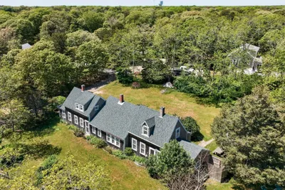 95 Queen Anne Dr 1