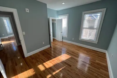 372 Oxford St #5