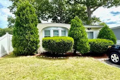 7 Bayberry Lane