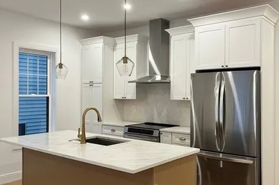 10 Rockland St #2